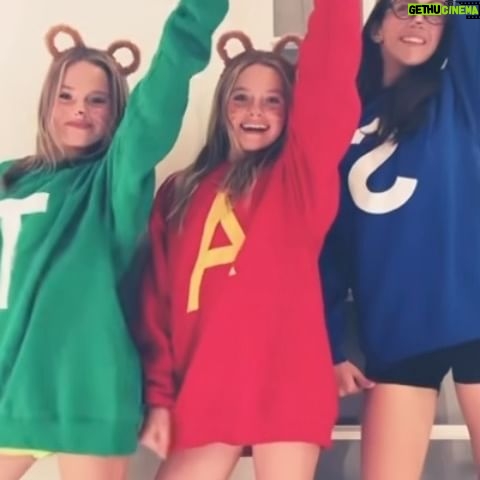 Mia Allan - 4.5K Likes - A little late🤣
#twins #twinsofinstagram #theallantwins #love #beautiful #photooftheday #photography #photo #skincare #skincareroutine #fashion #fashionblogger #fashionstyle #actor #actress #actorslife #actors #ella #mia #ellaallan #miaallan #loudhouseliveactionseries #loudhouse #nickelodeon #paramount #lola #lana #janethevirgin #jane #janethevirginedit