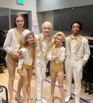 Mia Allan Instagram - It’s the 84th annual Royal Woods Kids have Talent Show 🎉 

More photos to come 😘😘

#twins #twinsofinstagram #theallantwins #love #beautiful #photooftheday #photography #photo #skincare #skincareroutine #fashion #fashionblogger #fashionstyle #actor #actress #actorslife #actors #ella #mia #ellaallan #miaallan #loudhouseliveactionseries #loudhouse #nickelodeon #paramount #lola #lana #janethevirgin #jane #janethevirginedit