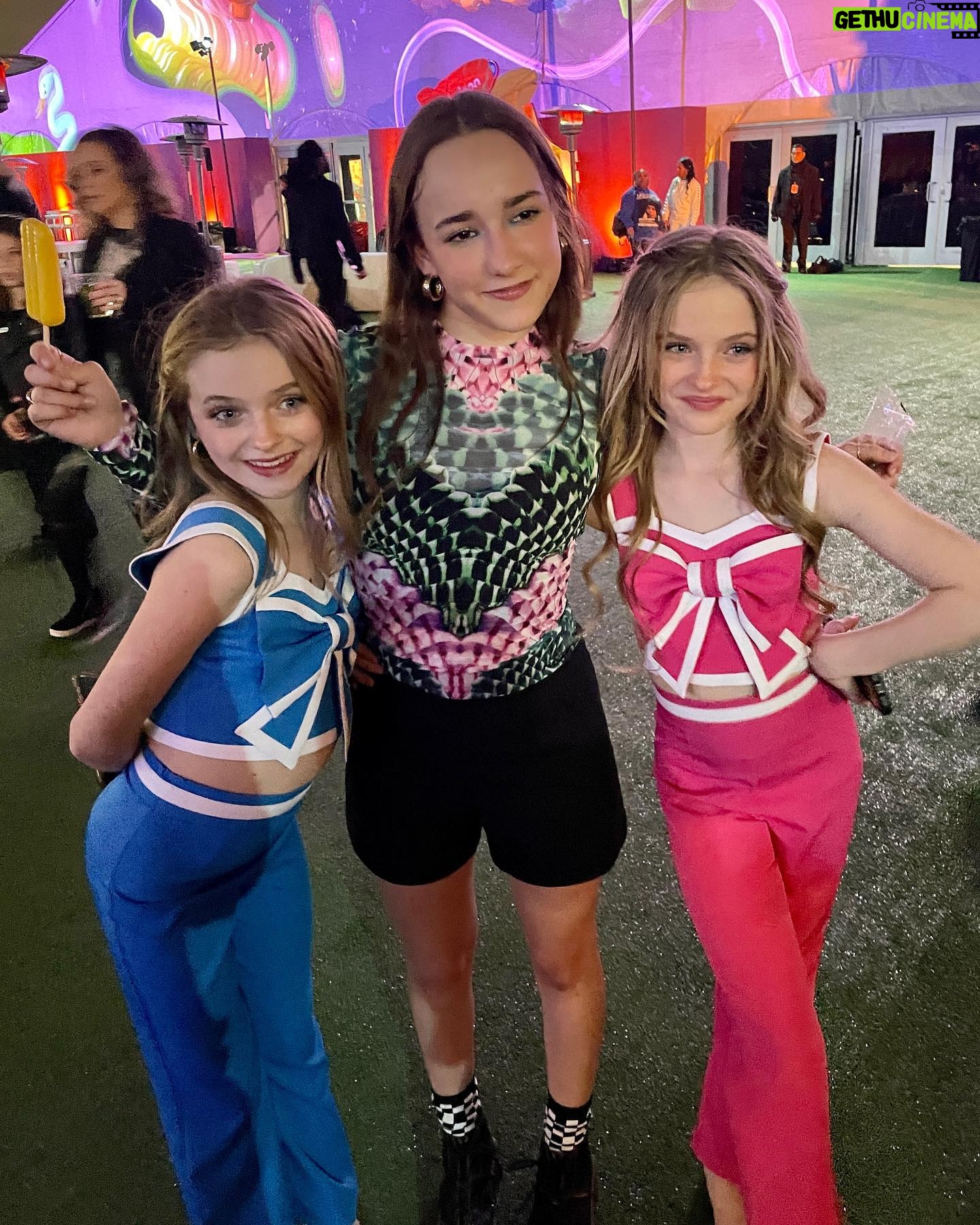 Mia Allan - 8.2K Likes - NOW & THEN ➡️➡️➡️
Loved seeing our @singleparentstv buddies again! @devintrey08 you were missed💕
#twins #twinsofinstagram #theallantwins #love #beautiful #photooftheday #photography #photo #skincare #skincareroutine #fashion #fashionblogger #fashionstyle #actor #actress #actorslife #actors #ella #mia #ellaallan #miaallan #loudhouseliveactionseries #loudhouse #nickelodeon #paramount #lola #lana #janethevirgin #jane #janethevirginedit