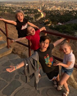 Mia Allan Instagram - NOW & THEN ➡️➡️➡️

Loved seeing our @singleparentstv buddies again! @devintrey08 you were missed💕

#twins #twinsofinstagram #theallantwins #love #beautiful #photooftheday #photography #photo #skincare #skincareroutine #fashion #fashionblogger #fashionstyle #actor #actress #actorslife #actors #ella #mia #ellaallan #miaallan #loudhouseliveactionseries #loudhouse #nickelodeon #paramount #lola #lana #janethevirgin #jane #janethevirginedit