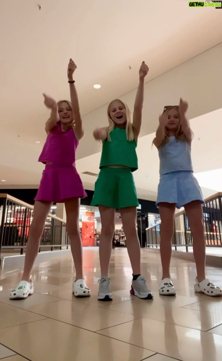 Mia Allan - 4.6K Likes - 🩷💚🩵
#twins #twinsofinstagram #theallantwins #love #beautiful #photooftheday #photography #photo #skincare #skincareroutine #fashion #fashionblogger #fashionstyle #actor #actress #actorslife #actors #ella #mia #ellaallan #miaallan #loudhouseliveactionseries #loudhouse #nickelodeon #paramount #lola #lana #janethevirgin #jane #janethevirginedit