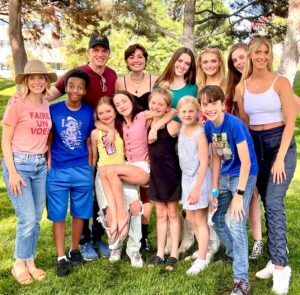 Mia Allan Instagram - Gangs back together 🧡🧡

@nicktheloudhouse @nickelodeon

#twins #twinsofinstagram #theallantwins #love #beautiful #photooftheday #photography #photo #skincare #skincareroutine #fashion #fashionblogger #fashionstyle #actor #actress #actorslife #actors #ella #mia #ellaallan #miaallan #loudhouseliveactionseries #loudhouse #nickelodeon #paramount #lola #lana #janethevirgin #jane #janethevirginedit