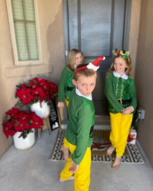 Mia Allan Instagram - What’s your favorite color? #budddytheelf