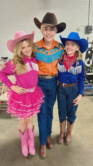 Mia Allan Instagram - Which song was your favorite from @nicktheloudhouse new A Musical To Remember???? Only on @nickelodeon 

#theallantwins #ellaandmiaallan #ellaallan #miaaallan #ellaandmia #apairofqueens #theloudhouse #thereallyloudhouse #lolaloud #lanaloud #lolaandlana #theloudtwins #lisaloud
