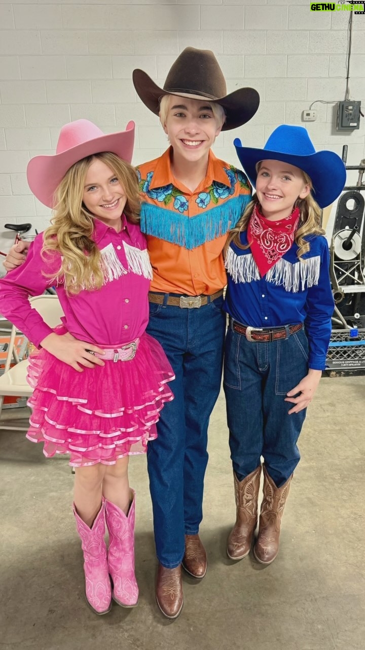 Mia Allan - 8.8K Likes - Which song was your favorite from @nicktheloudhouse new A Musical To Remember???? Only on @nickelodeon
#theallantwins #ellaandmiaallan #ellaallan #miaaallan #ellaandmia #apairofqueens #theloudhouse #thereallyloudhouse #lolaloud #lanaloud #lolaandlana #theloudtwins #lisaloud