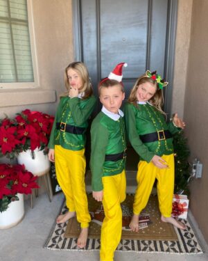 Mia Allan Instagram - What’s your favorite color? #budddytheelf