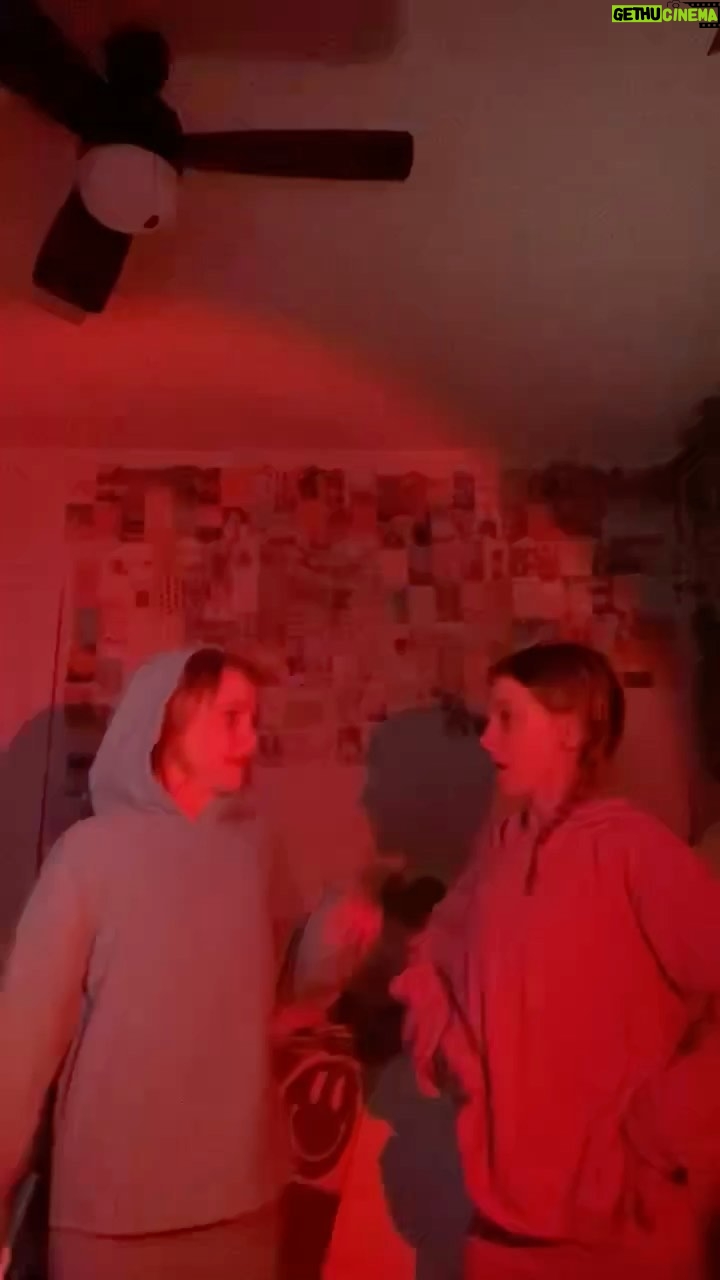 Mia Allan Instagram - Every nights a sleepover 💕 #twins #twinsofinstagram #theallantwins #love #beautiful #photooftheday #photography #photo #skincare #skincareroutine #fashion #fashionblogger #fashionstyle #actor #actress #actorslife #actors #ella #mia #ellaallan #miaallan #loudhouseliveactionseries #loudhouse #nickelodeon #paramount #lola #lana #janethevirgin #jane #janethevirginedit