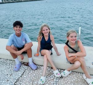 Mia Allan Instagram - Miami 🌴

#twins #twinsofinstagram #theallantwins #love #beautiful #photooftheday #photography #photo #skincare #skincareroutine #fashion #fashionblogger #fashionstyle #actor #actress #actorslife #actors #ella #mia #ellaallan #miaallan #loudhouseliveactionseries #loudhouse #nickelodeon #paramount #lola #lana #janethevirgin #jane #janethevirginedit