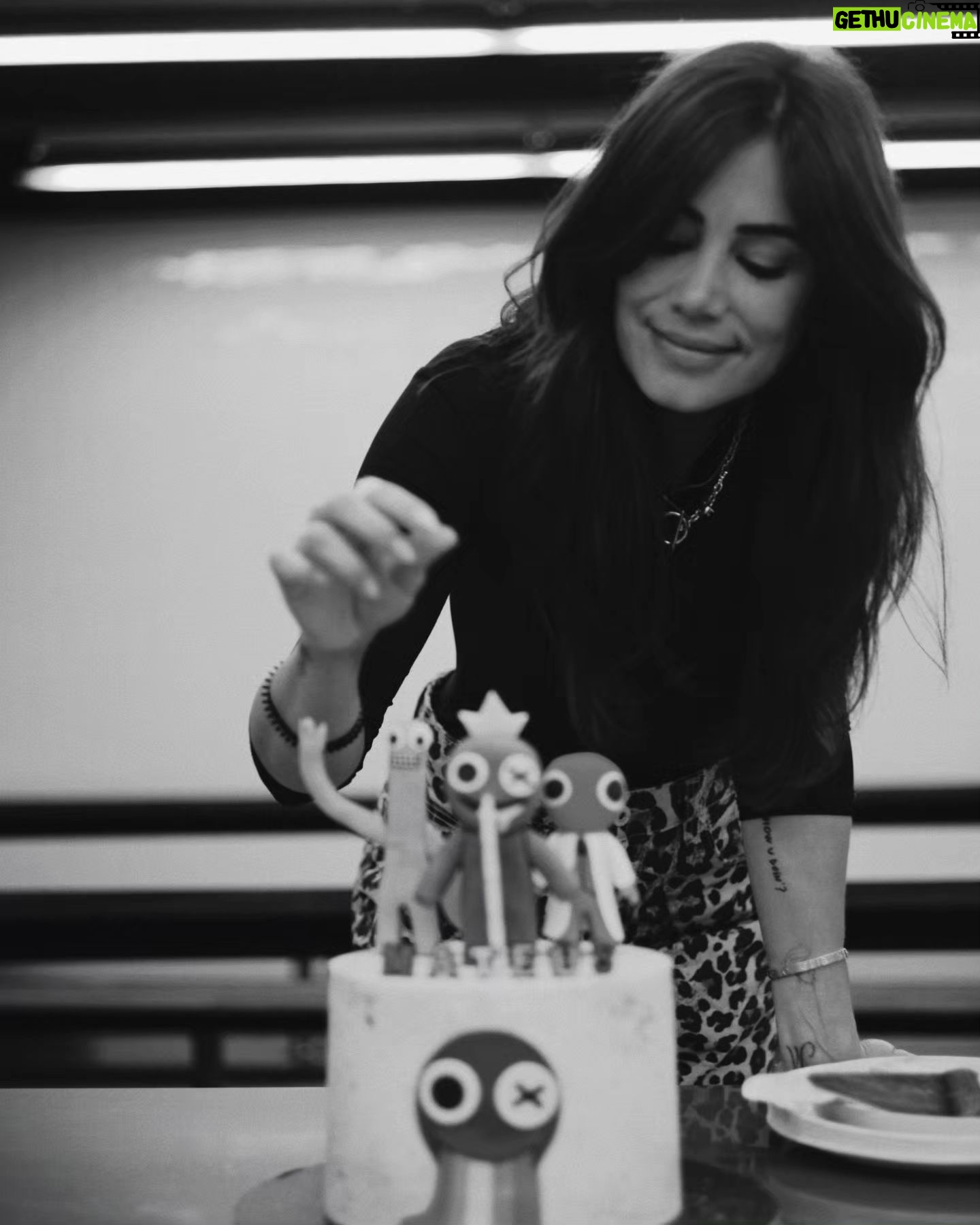 Mia Rose Instagram - Ontem a celebrar este meu (not so) little boy! Dá para parar o tempo só um bocadinho? 🥹 A festa foi no sítio preferido de sempre do Mateus: @pavilhaodoconhecimento #cienciaviva 🔬🫶 Os miúdos adoraram e eu pude ficar descansada a acompanhar o dia, já que o #pavilhaodoconhecimento trata de tudo por vocês! E o bolo absolutamente incrível da @havesomesugar não podia faltar, claro 😍 What a happy dayyy