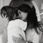 Mia Rose Instagram – Dia da Mãe a chegar e, tal como o amor de mãe, uma jóia também é para sempre 🤍 E se quiserem um presente intemporal para celebrarem o próximo o domingo, podem encontrar a coleção #UnikeByMiaRose no site da @unike_jewellery e em vários pontos de venda pelo país 💍 Deixo o link da coleção nos stories e o vídeo que fiz com as técnicas para saberem o tamanho de anel perfeito sem saírem de casa ✨ Fica a dica! #MothersDay #DiaDaMae