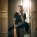 Mia Skäringer Instagram - Resting bitchfejs väntar i dörrhålet på @polpoplay 📸: Nicke Johansson