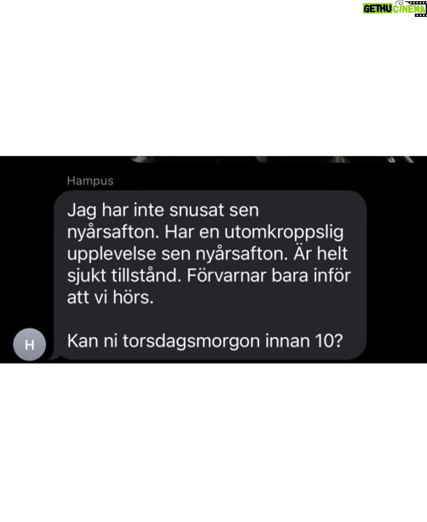 Mia Skäringer Instagram - 2024 och vi lovar allt vi aldrig kan hålla! 🙌🏻💥😳 Nytt avsnitt @skaringerochnessvold Hampus har slutat snusa ( igen ) och vi undrar båda två hur det kan se så enkelt ut när andra lever? Detta avsnitt vill du inte missa 🌸❤️💋