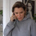 Mia Skäringer Instagram - I betalt samarbete med @plutotvse vill jag slå ett slag för att bli lite mer GLOMO (glad of missing out) och unna dig mer hemmakvällar i soffan med en riktigt bra film eller serie på TV’n. Med Pluto kan du få precis det, helt gratis och utan krångel att skapa ett konto som man ändå glömmer lösenordet till. Bara att ladda ner appen i din Smart TV eller annan valfri enhet och börja kolla på PLUTO TV’s utbud direkt. #plutotvse.