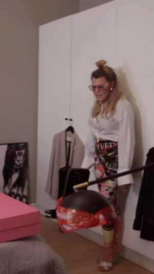 Mia Skäringer Instagram - Ciao Bella 🍋🌸 this is Jen B.B @therealgulletussan again just reminding you about the smidigness of @blocketse ♻️ Next up for sale is my ex Mattias old DG belt 🏒🥅💔🐇🥕