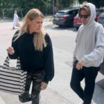 Mia Skäringer Instagram - Ny vecka, nytt avsnitt @skaringerochnessvold 🦍💨 1. Vi ska bara äta en mysig lunch brunch älskling! 👀 2. Coolaste podden ute på vift 😎 3. Jo vi jobbar med humor, en komediserie faktiskt! 🤡❤️ (Koncentration och många läsglasögon i omlopp på solsidan) 4. Tänk att vi @polpoplay @annaspolander är så mobila med tekniken nuförtiden 🧚🏻‍♀️ 💋💋💋