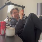 Mia Skäringer Instagram - Gissa tv serien? Jag är ledsen men @skaringerochnessvold kommer aldrig ställa upp i #påspåret eller #allamotalla men håll till godo gött fölk för här kommer iallafall ett förjävlasköj nytt avsnitt med oss 🫴🏻💋❤️🎈😎 ( jag vet att klipp på insta ska vara snabba och flashiga men det här tar priset på ett annat motsatt sätt)