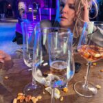 Mia Skäringer Instagram - För tre år sedan lovade jag @hampusnessvold att vi skulle festa. Förra veckan blev det äntligen av, dock måste man nog tillägga att det mest var Hampus som sköt ut mig 🚀 Lyssna på det nya avsnittet @skaringerochnessvold idag.