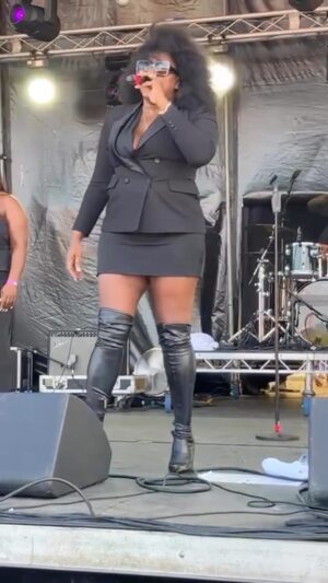 Mica Paris Instagram - Loved that one @soultownfestival 🫶🏾

📸 @kimmyn1971