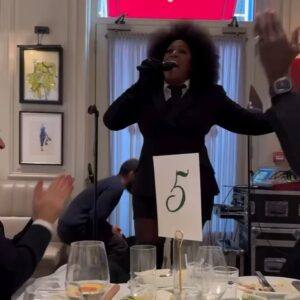 Mica Paris Instagram - Wonderful Christmas party for @evening.standard at @lpmlondon with @mayorofldn Sadiq Khan! Hope you had fun, wish you all a very Merry Christmas 🎄

Thanks to @outsideorg @gunnerr1234 for having me x