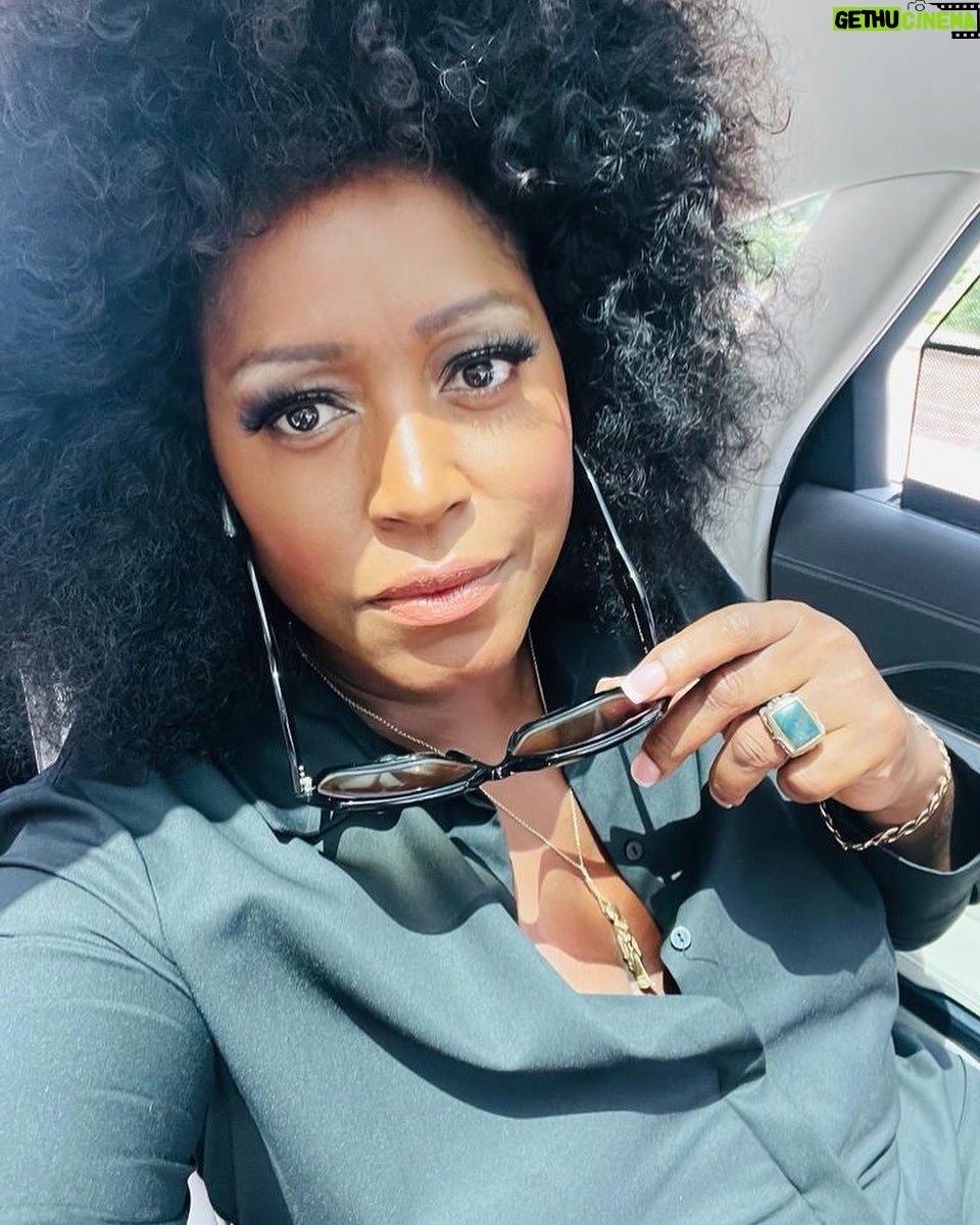 Mica Paris - 1.5K Likes - Getting that daily dose of Vitamin D, love you all ☀️💋