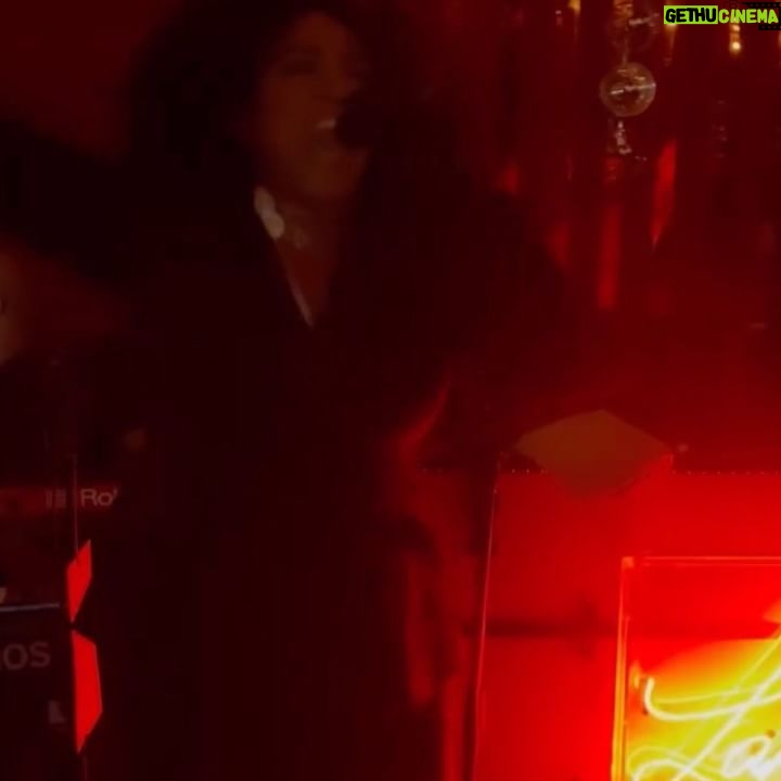 Mica Paris - 1.5K Likes - YES @upstairs_at_langans absolutely loved that energy, you took the roof off! 🫶🏾💋 can’t wait for the next one ❤️❤️
📹 @thisislucyj