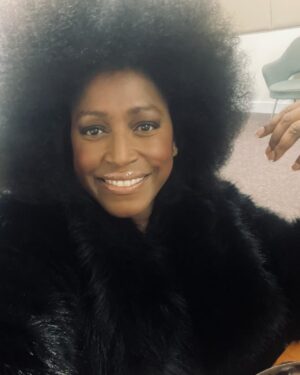 Mica Paris Instagram - Deep in the studio recording album number 9! My happy place. Can't wait for you all to hear it.

xxx Mica xxx

🥰