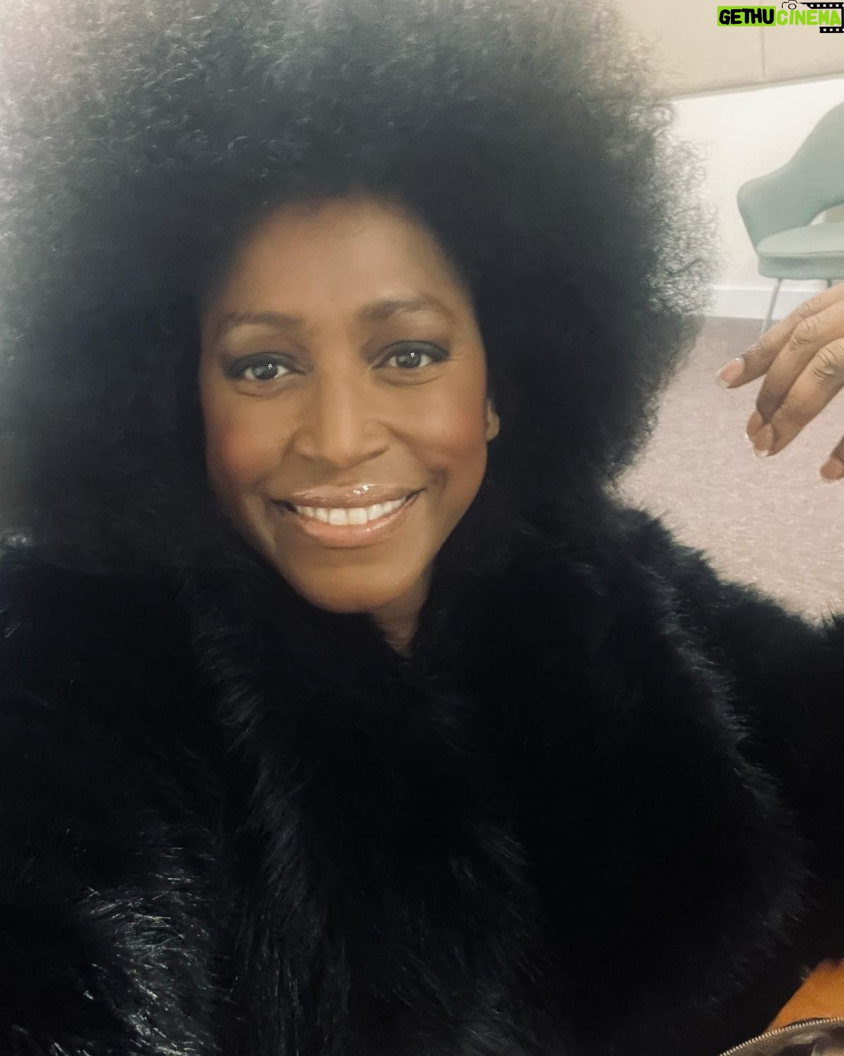 Mica Paris - 1.5K Likes - Deep in the studio recording album number 9! My happy place. Can't wait for you all to hear it.
xxx Mica xxx
🥰