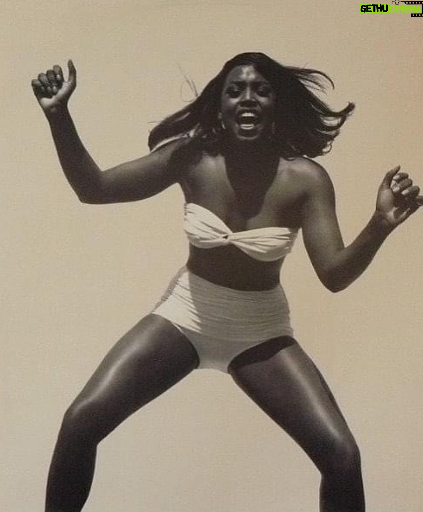 Mica Paris - 1.5K Likes - When you hit the beach for a well deserved break 💪🏾