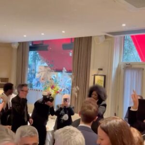 Mica Paris Instagram - Wonderful Christmas party for @evening.standard at @lpmlondon with @mayorofldn Sadiq Khan! Hope you had fun, wish you all a very Merry Christmas 🎄

Thanks to @outsideorg @gunnerr1234 for having me x