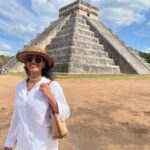 Micaela Reis Instagram - Tive a oportunidade de explorar duas maravilhas impressionantes :) Primeiro visitei Chichén Itzá Patrimonio da Humanidade pela UNESCO, onde se encontra uma das 7 maravilhas do mundo a pirâmide imponente, El Castillo também conhecida como Templo de Kukulcan, e a sua rica história maia. Depois segui para o Cenote Ik Kil um esplendor de beleza que encanta os sentidos e a alma. Foi uma experiência única visitar estes dois locais 🇲🇽🤍 #MaravilhasdoMundo#IkKil#ElCastillo