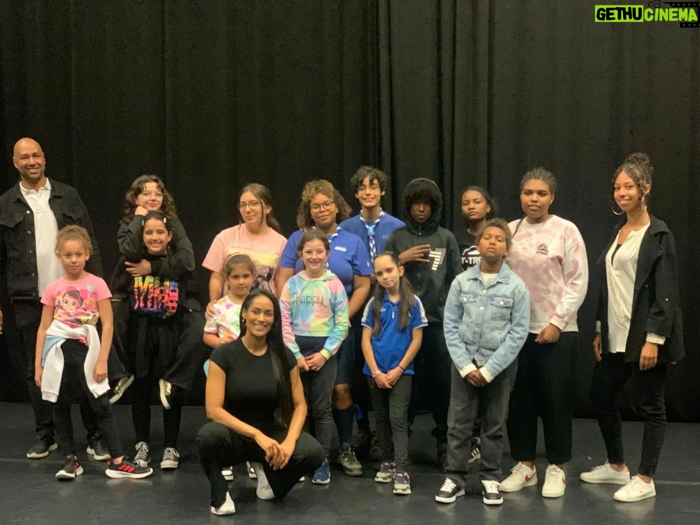 Micaela Reis Instagram - ❗Agora no CEA: Workshop de representação para cinema e TV. Obrigado @micaelareisofficial! Fica atento às próximas iniciativas no CEA, inscreve-te e participa também: 🔥 22 maio, quarta | 16:00h | Cinema: Anda Cá Acima "Sweet Thing", pela @zeroemcomportamento 🔥25 maio, sábado , 10:00h | Atelier Criativo "Ideias Brilhantes", com a formadora Catarina Martins da Criamente @criamente_infancia - Vivências de Infância, 10:00h para crianças dos 5 aos 12 anos | ❗Inscrições: cea@mail.cm-moita.pt 🔥25 maio, sábado, 18:00h - Mostra de trabalhos desenvolvidos no workshop "Revolução", pela @motusacademiadedanca do @projectomotus #MunicípioDaMoita #MoitaCultura #Workshop #Oficina #Dança #Cinema #CEA #ValeDaAmoreira #Workshop #Cinema #Representação #TV #MicaelaReis