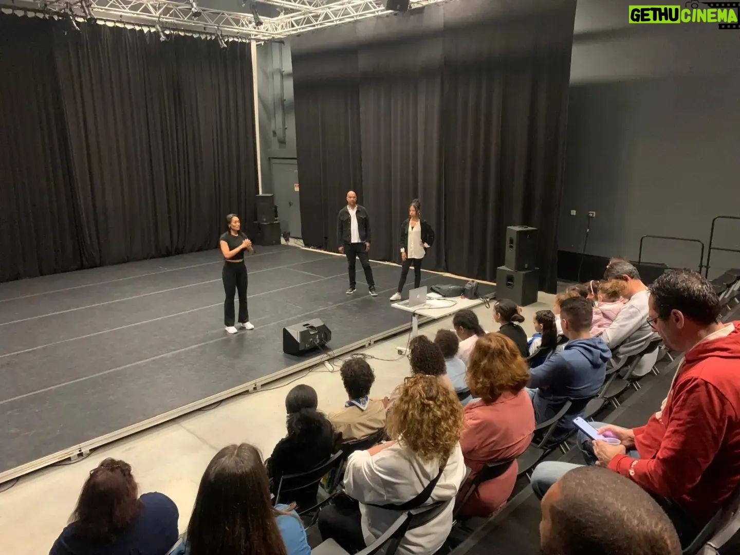 Micaela Reis Instagram - ❗Agora no CEA: Workshop de representação para cinema e TV. Obrigado @micaelareisofficial! Fica atento às próximas iniciativas no CEA, inscreve-te e participa também: 🔥 22 maio, quarta | 16:00h | Cinema: Anda Cá Acima "Sweet Thing", pela @zeroemcomportamento 🔥25 maio, sábado , 10:00h | Atelier Criativo "Ideias Brilhantes", com a formadora Catarina Martins da Criamente @criamente_infancia - Vivências de Infância, 10:00h para crianças dos 5 aos 12 anos | ❗Inscrições: cea@mail.cm-moita.pt 🔥25 maio, sábado, 18:00h - Mostra de trabalhos desenvolvidos no workshop "Revolução", pela @motusacademiadedanca do @projectomotus #MunicípioDaMoita #MoitaCultura #Workshop #Oficina #Dança #Cinema #CEA #ValeDaAmoreira #Workshop #Cinema #Representação #TV #MicaelaReis