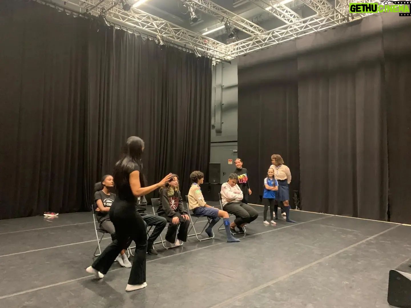 Micaela Reis Instagram - ❗Agora no CEA: Workshop de representação para cinema e TV. Obrigado @micaelareisofficial! Fica atento às próximas iniciativas no CEA, inscreve-te e participa também: 🔥 22 maio, quarta | 16:00h | Cinema: Anda Cá Acima "Sweet Thing", pela @zeroemcomportamento 🔥25 maio, sábado , 10:00h | Atelier Criativo "Ideias Brilhantes", com a formadora Catarina Martins da Criamente @criamente_infancia - Vivências de Infância, 10:00h para crianças dos 5 aos 12 anos | ❗Inscrições: cea@mail.cm-moita.pt 🔥25 maio, sábado, 18:00h - Mostra de trabalhos desenvolvidos no workshop "Revolução", pela @motusacademiadedanca do @projectomotus #MunicípioDaMoita #MoitaCultura #Workshop #Oficina #Dança #Cinema #CEA #ValeDaAmoreira #Workshop #Cinema #Representação #TV #MicaelaReis