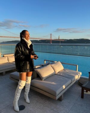 Micaela Reis Instagram - Sol de Inverno ☀️

#Lisboa#ootd