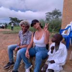 Micaela Reis Instagram - “Um pequeno passo pode desencadear uma grande mudança”a frase não é minha cruzei-me com ela na internet mas foi o gatilho necessário para fazer este post. Desde o lançamento do filme “Joia” e a criação da ACIC- Associação Cultutal Impacto Criativo que tem apostado na capacitação, formação e inspirado pessoas nas mais diversas áreas, temos testemunhado um movimento inspirador no cenário cinematográfico do nosso país . Mais pessoas estão a apostar na produção, escrita e direção de projetos, com uma vontade fervorosa de aprender, crescer e contribuir para a construção da nossa indústria cinematográfica. Estou verdadeiramente feliz em ver esta movimentação. Quando uma pessoa decide dar o primeiro passo, inspira outros a seguirem o mesmo caminho. É um caminho que está apenas a começar mas cada pequeno esforço contribui para o progresso coletivo. Estou feliz por fazer parte deste movimento e ansiosa para ver o que o futuro reserva para o cinema nacional. Juntos estamos a construir algo especial ✨ Let’s goooo Make up and Hair @missleopires Fotografia @moovestudiolisbon