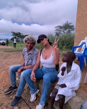 Micaela Reis Instagram - “Um pequeno passo pode desencadear uma grande mudança”a frase não é minha cruzei-me com ela na internet mas foi o gatilho necessário para fazer este post.

 Desde o lançamento do filme “Joia” e a criação da ACIC- Associação Cultutal Impacto Criativo que tem apostado na capacitação, formação e inspirado pessoas nas mais diversas áreas, temos testemunhado um movimento inspirador no cenário cinematográfico do nosso país . Mais pessoas estão a apostar na produção, escrita e direção de projetos, com uma vontade fervorosa de aprender, crescer e contribuir para a construção da nossa indústria cinematográfica. Estou verdadeiramente feliz em ver esta movimentação.

Quando uma pessoa decide dar o primeiro passo, inspira outros a seguirem o mesmo caminho. É um caminho que está apenas a começar mas cada pequeno esforço contribui para o progresso coletivo. Estou feliz por  fazer parte deste movimento e ansiosa para ver o que o futuro reserva para o cinema nacional. 

Juntos estamos a construir algo especial ✨
Let’s goooo

Make up and Hair @missleopires 
Fotografia @moovestudiolisbon