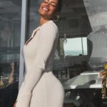 Micaela Reis Instagram - Que cada sorriso, cada gesto de amor e compaixão sejam sementes da paz que cultivamos juntos, pois JUNTOS podemos ter um país onde a paz perdura. 🇦🇴🤍 #DiadaPaz#Angola