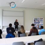 Micaela Reis Instagram - Hoje foi um daqueles dias que vai ficar guardado na memória!! Recebi um convite irrecusável do meu colega António, o presidente da @surfsocialwave , para uma aventura super impactante!!! Pela primeira vez, fiz surf e foi difícil mas uma experiência única e enriquecedora 🏄‍♀️🌊 Um agradecimento muito especial ao instrutor Pedro, pela sua paciência e excelência em ensinar as melhores técnicas, o que me fez acreditar que há um caminho a percorrer desde o primeiro dia rumo ao crescimento e que é possível ficar em pé, nem que seja por um milésimo de segundo! A experiência foi tão boa que pretendo continuar tentar até dominar isso! Já na NovaSBE, tive a oportunidade de partilhar a minha história, os meus desafios e fazer alguns exercícios e jogos com os participantes do programa da @surfsocialwave. Um grupo incrível!!! Feliz em poder contribuir para um projecto que tem mudado a vida de tantas pessoas!!👏👏 Obrigada pelo convite e que continuem as boas ondas nas nossas vidas!🌊