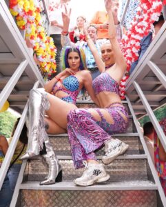 Micaela Schäfer Instagram - Wie immer eines der buntesten Events des Jahres, der @schlagermove mit vielen sympathischen Kollegen❤️ @bildhamburg @bild @stefanschneider_bild @andreasellermann 💄 @nellabrandt_mua