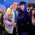 Micaela Schäfer Instagram - 20 Jahre @bluemangroupberlin 💙 was für eine grandiose Show! Absolut empfehlenswert, wer es 20 Jahre versäumt hat dieses Spektakel zu schauen. Wir haben gelacht, gesungen und getanzt. Einfach sensationell! 💄 @chrisbaer.makeup