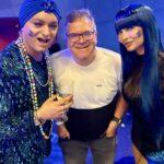 Micaela Schäfer Instagram - 20 Jahre @bluemangroupberlin 💙 was für eine grandiose Show! Absolut empfehlenswert, wer es 20 Jahre versäumt hat dieses Spektakel zu schauen. Wir haben gelacht, gesungen und getanzt. Einfach sensationell! 💄 @chrisbaer.makeup