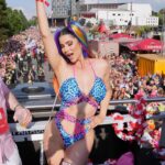 Micaela Schäfer Instagram – Wie jedes Jahr war ich wieder beim @schlagermove in Hamburg dabei! Danke @stefanschneider_bild @bildhamburg @bild , dass ich dabei sein durfte. Ich liebe Anlässe ohne Kleiderordnung und wenn es verrückt, bunt und schrill sein darf ❤️ 🌈 Morgen zeuge ich Eich mit wem ich gefeiert habe 💄 @nellabrandt_mua 📸 @tobiasdoerer #schlagermove #schlagermovehamburg #schlagermove2024 #ichfindschlagertoll