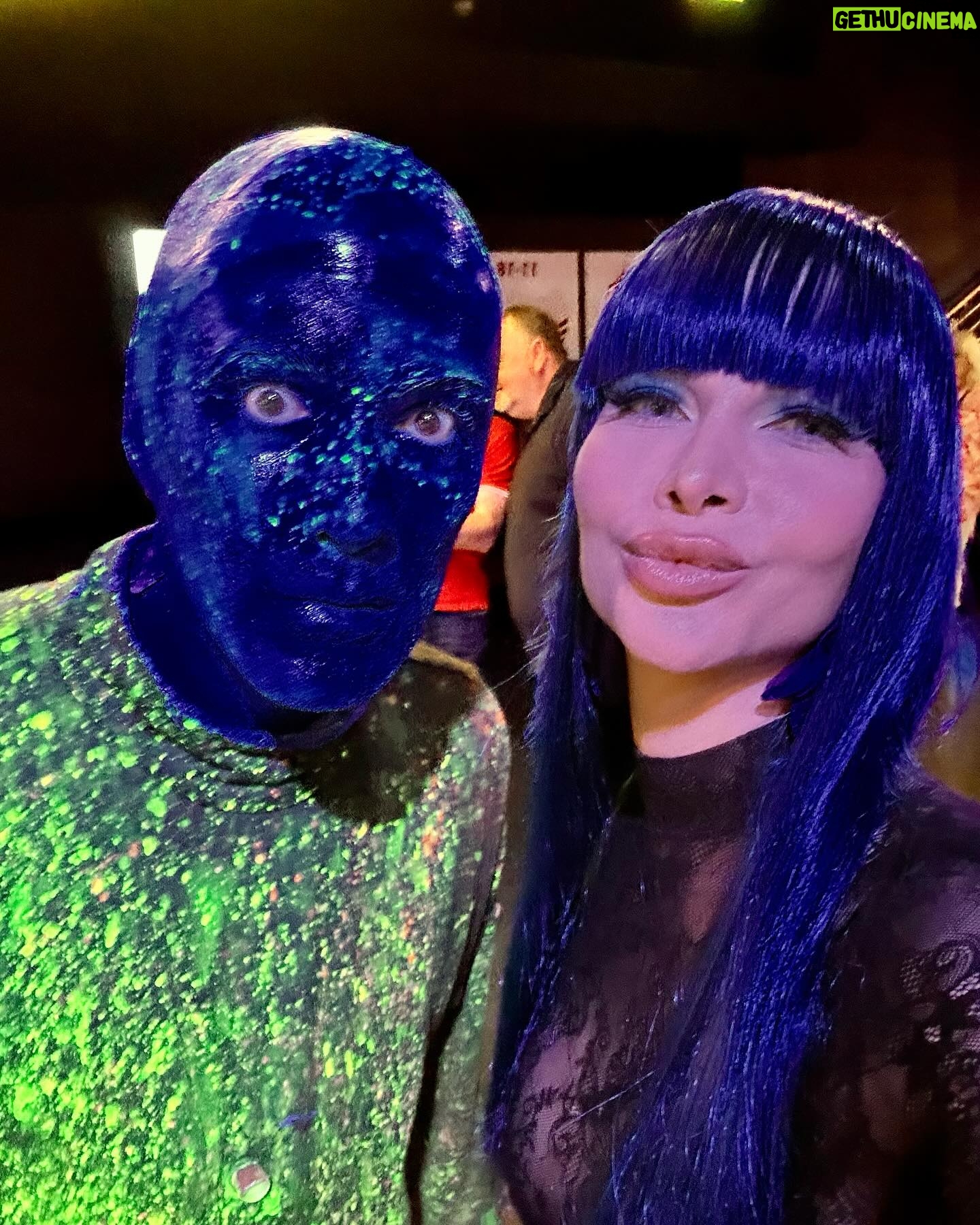 Micaela Schäfer Instagram - 20 Jahre @bluemangroupberlin 💙 was für eine grandiose Show! Absolut empfehlenswert, wer es 20 Jahre versäumt hat dieses Spektakel zu schauen. Wir haben gelacht, gesungen und getanzt. Einfach sensationell! 💄 @chrisbaer.makeup