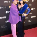 Micaela Schäfer Instagram - Wie findet Ihr meinen Look zur Premiere von @kudamm59.dasmusical ? 💄 @chrisbaer.makeup 👗 @swingcollections