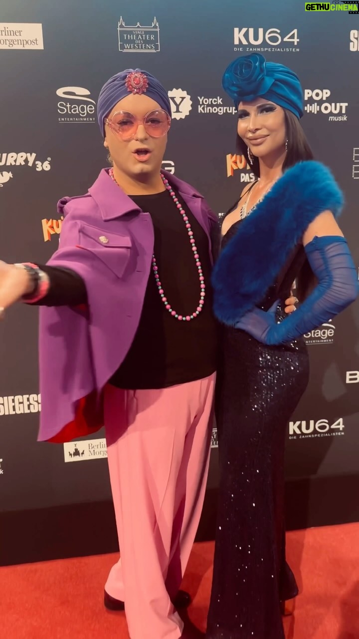 Micaela Schäfer Instagram - Was für ein wunderschöner Abend im @theaterdeswestens für die großartige Premiere von @kudamm59.dasmusical ❤️ Unbedingt anschauen und genießen! 💄 @chrisbaer.makeup 👗 @swingcollections