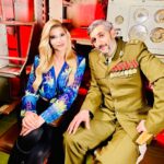 Micaela Schäfer Instagram - Meine Lieben, ich war zu Gast bei @michelabdollahi und seiner Show #käptnsdinner . Gedreht haben wir in einer sehr aussergewöhnlichen Kulisse im Hamburger Hafen in einem alten sowjetischen U-Boot. Es gab viel zu erzählen ☺️ Ihr kennt mich ja . Den Link findet Ihr in meinen Highlights/Story oder googelt einfach 🥰