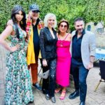 Micaela Schäfer Instagram - Gestern hatten wir einen wunderschönen Abend bei @andreasellermann im @waldhaus_reinbek anlässlich seines Stiftungsjubiläums. Ich habe neben @claudiaobert_luxusclever und @maximloboda_ ein tolles Bild ersteigert um seine Stiftung zu unterstützen , die sich gegen Altersarmut einsetzt.