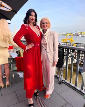Micaela Schäfer Instagram - @hafengeburtstaghamburg ❤️ Danke @bildhamburg @stefanschneider_bild für die Einladung und den wundervollen Hamburg. Ich habe Ihn sehr genossen! Mein erster Hafengeburtstag. 💄 @nellabrandt_mua