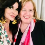 Micaela Schäfer Instagram - Gestern hatten wir einen wunderschönen Abend bei @andreasellermann im @waldhaus_reinbek anlässlich seines Stiftungsjubiläums. Ich habe neben @claudiaobert_luxusclever und @maximloboda_ ein tolles Bild ersteigert um seine Stiftung zu unterstützen , die sich gegen Altersarmut einsetzt.