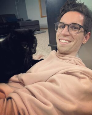 Michael Bruner Instagram - Reunited 😻 I’m so happy to be back with my girls: Lila, Meghan, and Sasha! I’m back in Minnesota, and it’s time to adjust to post-BB life! It’s been a whirlwind, and up next on the agenda is to go through all of your messages! #bb24 #catsofinstagram